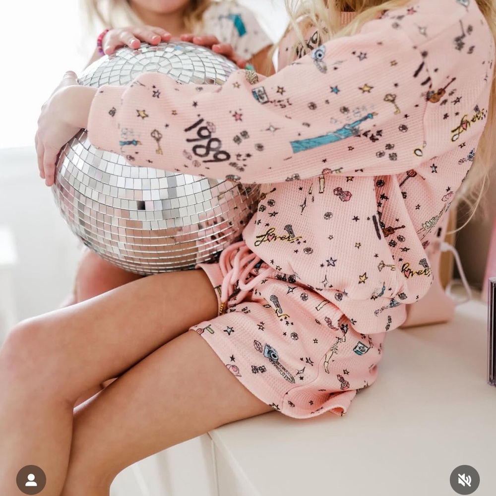 NWOT Taylor Swift Women’s Set Lover Themed